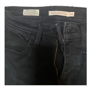 Black Levi’s Jeans